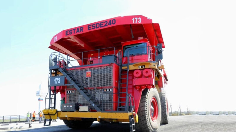 Михайловский ГОК обновил парк техникой будущего: гиганты ESTAR ESDE240