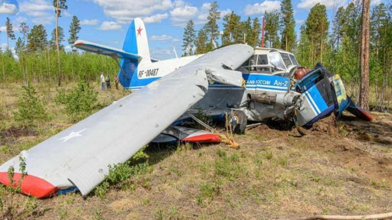 Беспокойный день для золотодобытчиков: теперь Ан-2 компании «Золото Ыныкчана» совершил вынужденную посадку