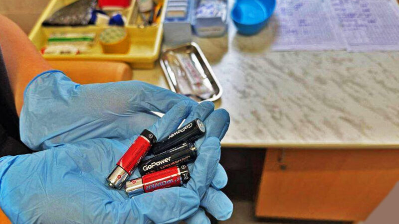 Странные способы борьбы со сном: пьяный вахтовик использовал батарейки для «бодрости»